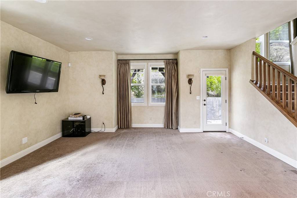 Lake Arrowhead, CA 92352,445 Clearwater LN
