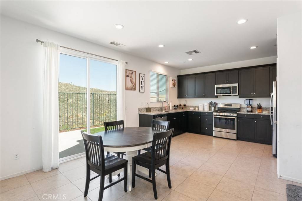 Lake Elsinore, CA 92532,24149 Darmera DR