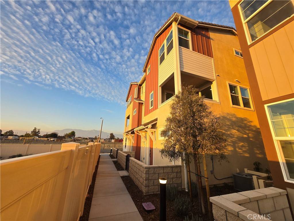 Eastvale, CA 92880,5961 Huntington DR