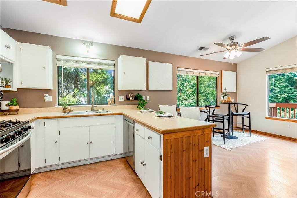 862 Strawberry Peak RD Twin Peaks, CA 92391