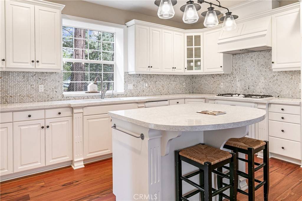 Lake Arrowhead, CA 92352,858 Grass Valley RD
