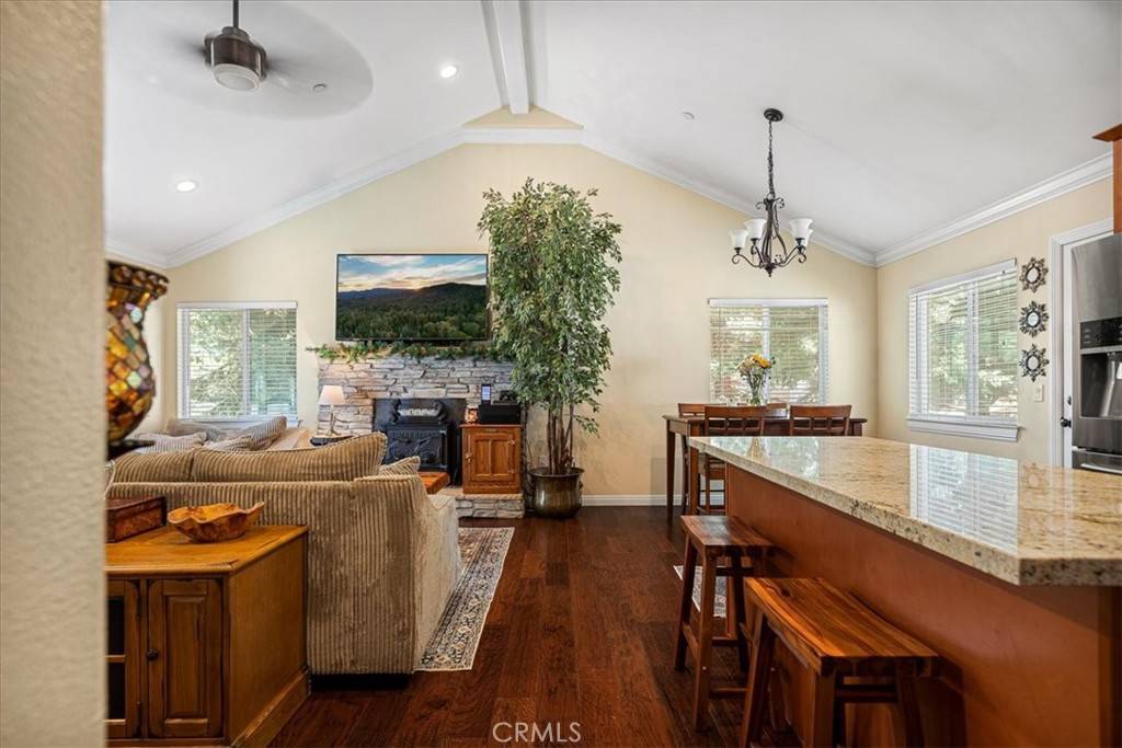 30964 Summit DR Running Springs, CA 92382