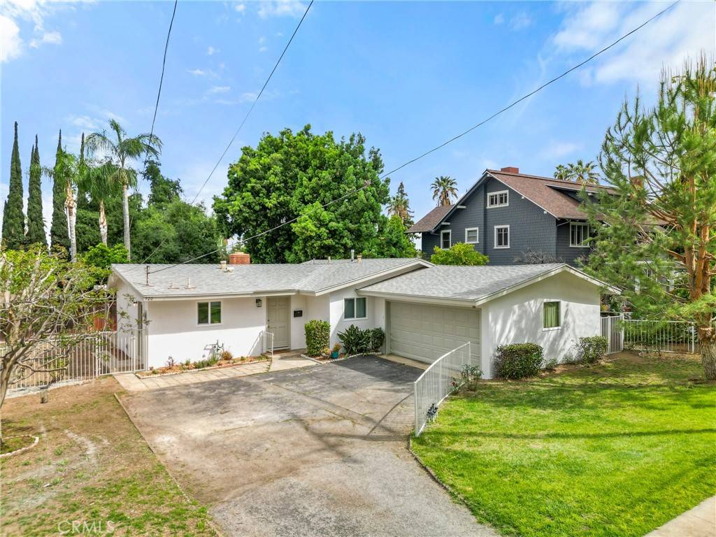 Redlands, CA 92373,920 Walnut AVE