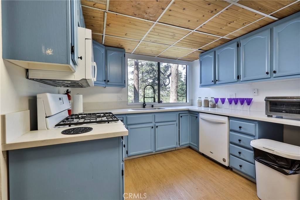 Crestline, CA 92325,23677 Crest Forest DR
