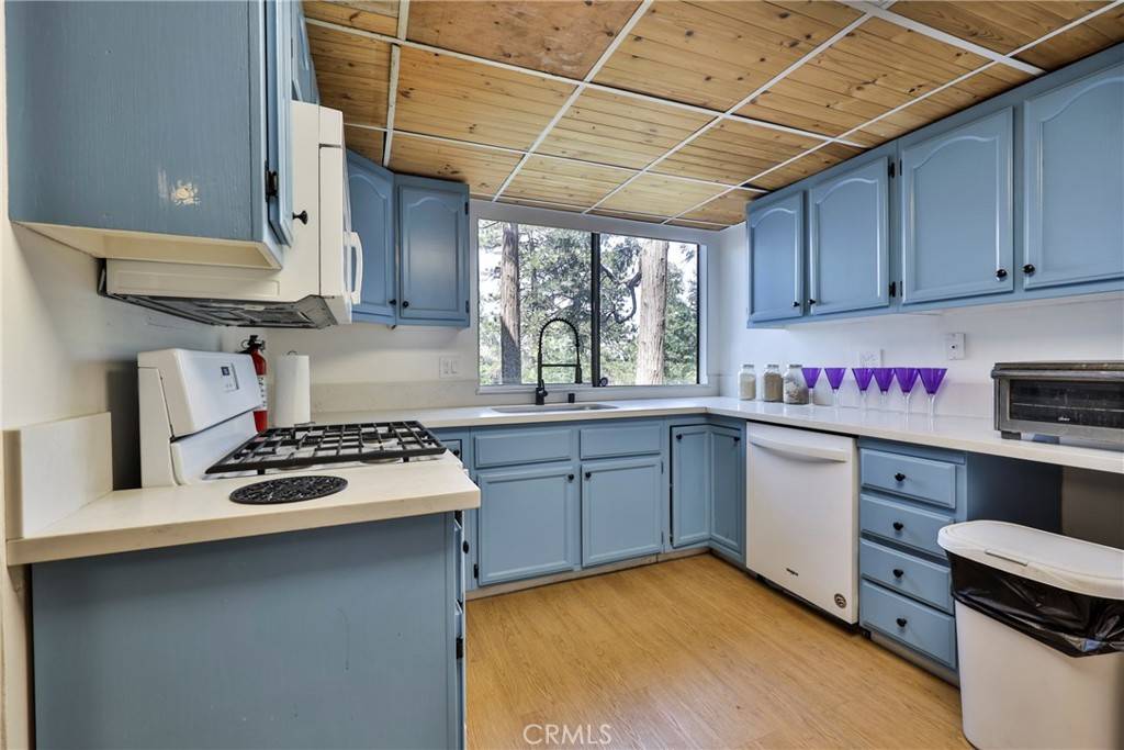 Crestline, CA 92325,23677 Crest Forest DR
