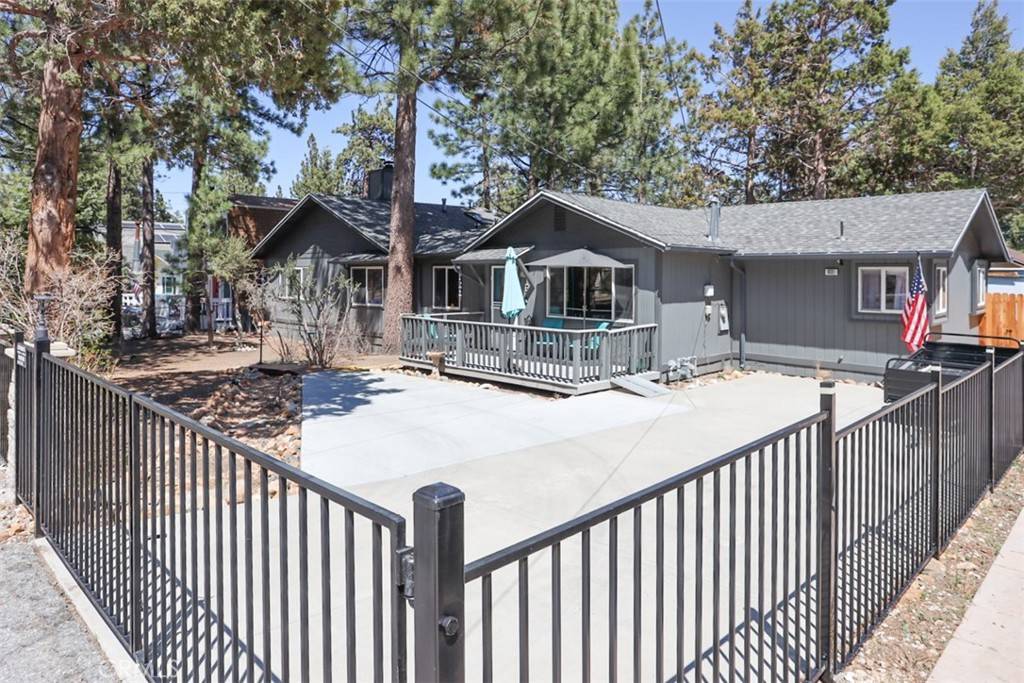 Sugarloaf, CA 92386,631 Vista AVE