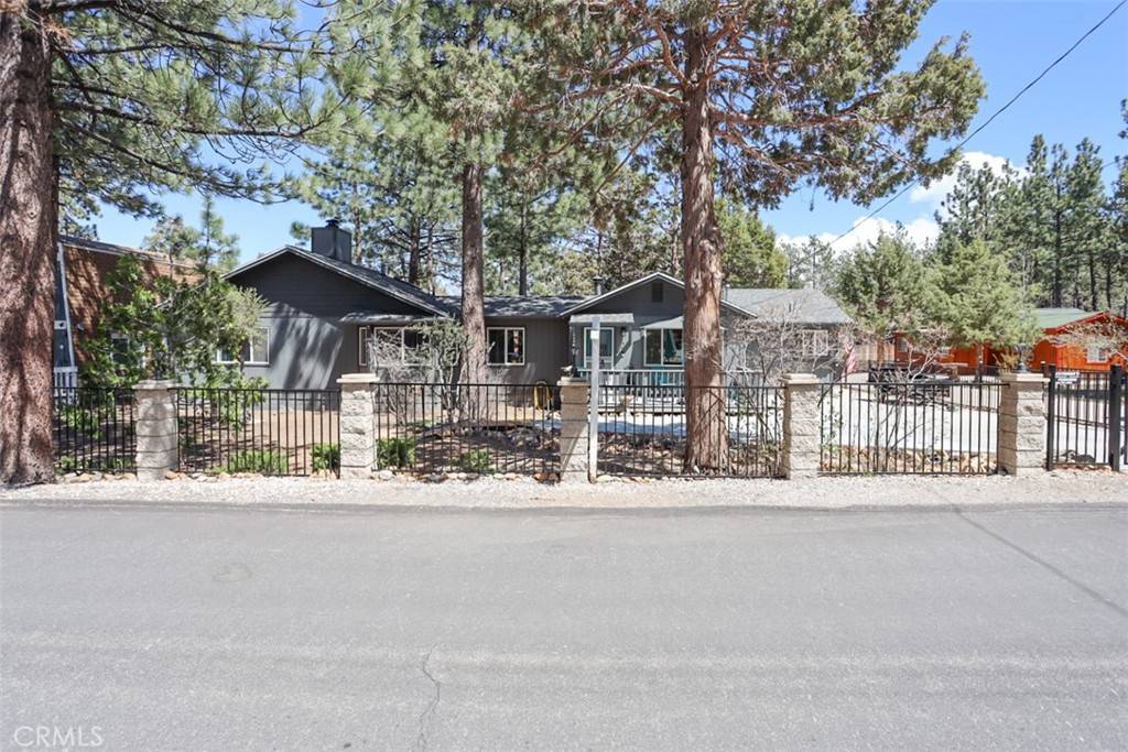Sugarloaf, CA 92386,631 Vista AVE