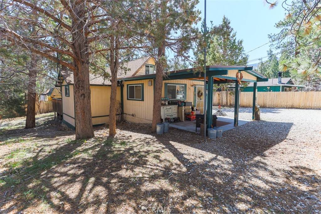 Sugarloaf, CA 92386,531 Maple LN