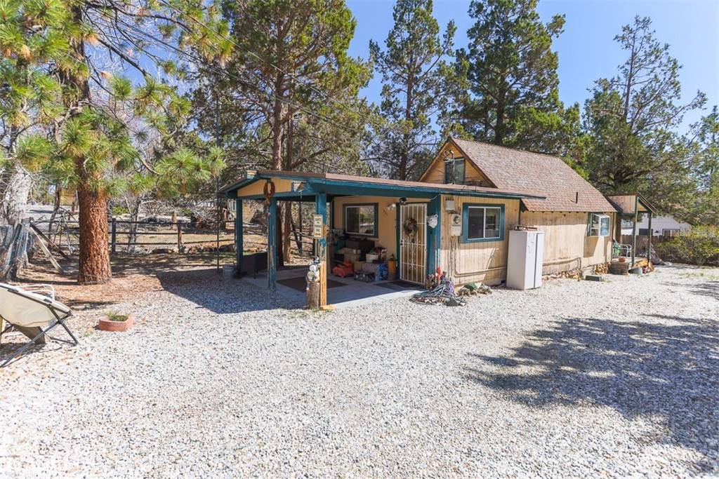 Sugarloaf, CA 92386,531 Maple LN