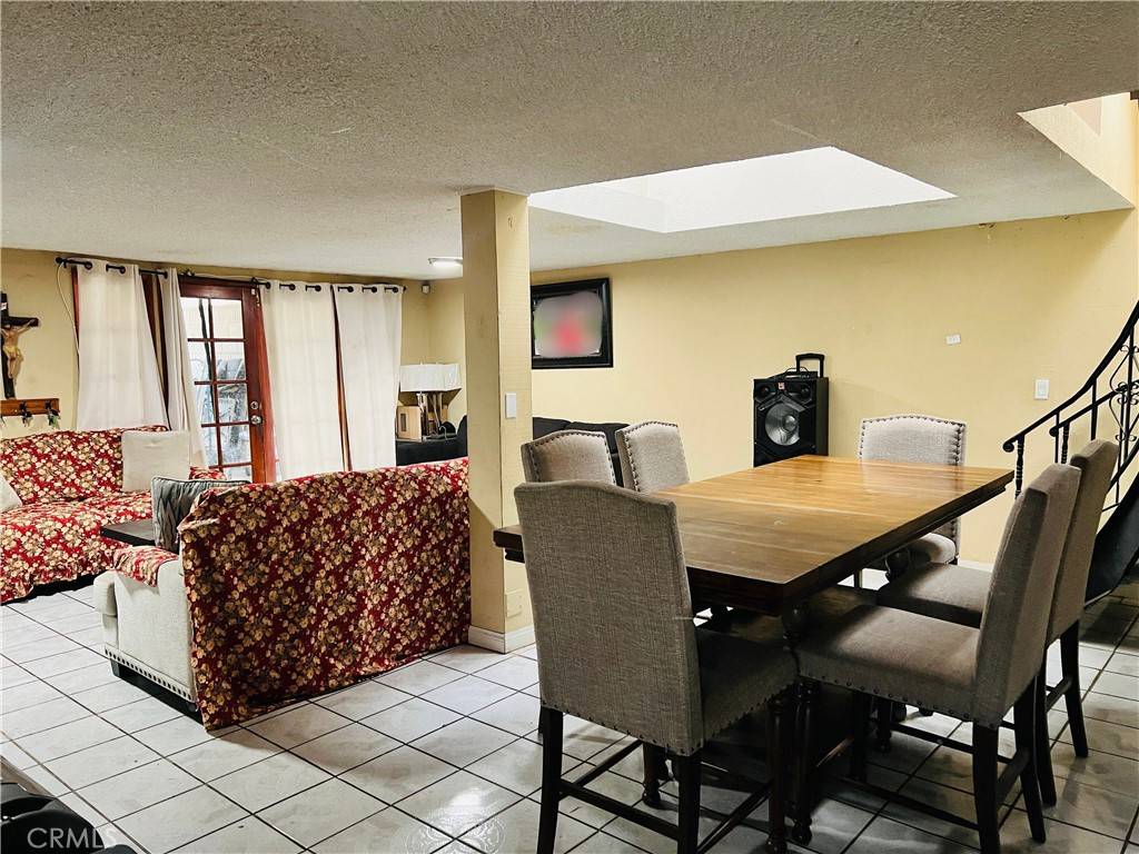 San Bernardino, CA 92404,6976 Fairfax DR