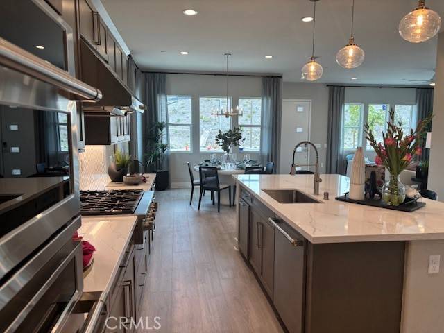Valencia, CA 91381,27416 Creekwood LN