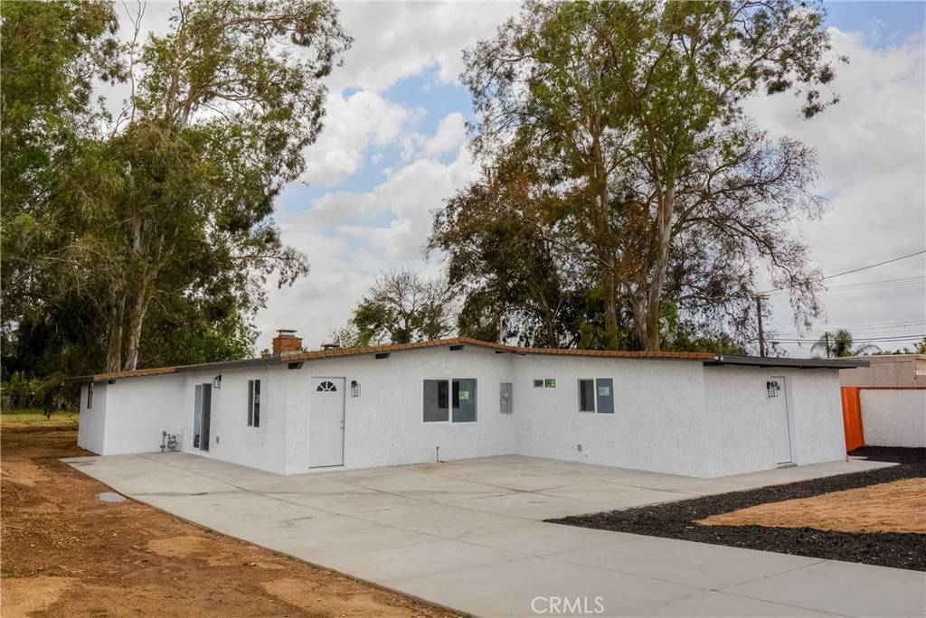 Fontana, CA 92335,15761 San Bernardino AVE