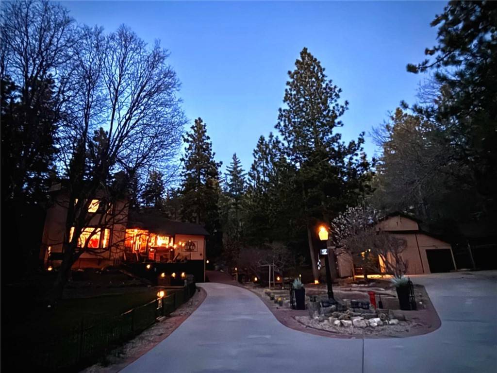 Running Springs, CA 92382,32594 Snowshoe LN