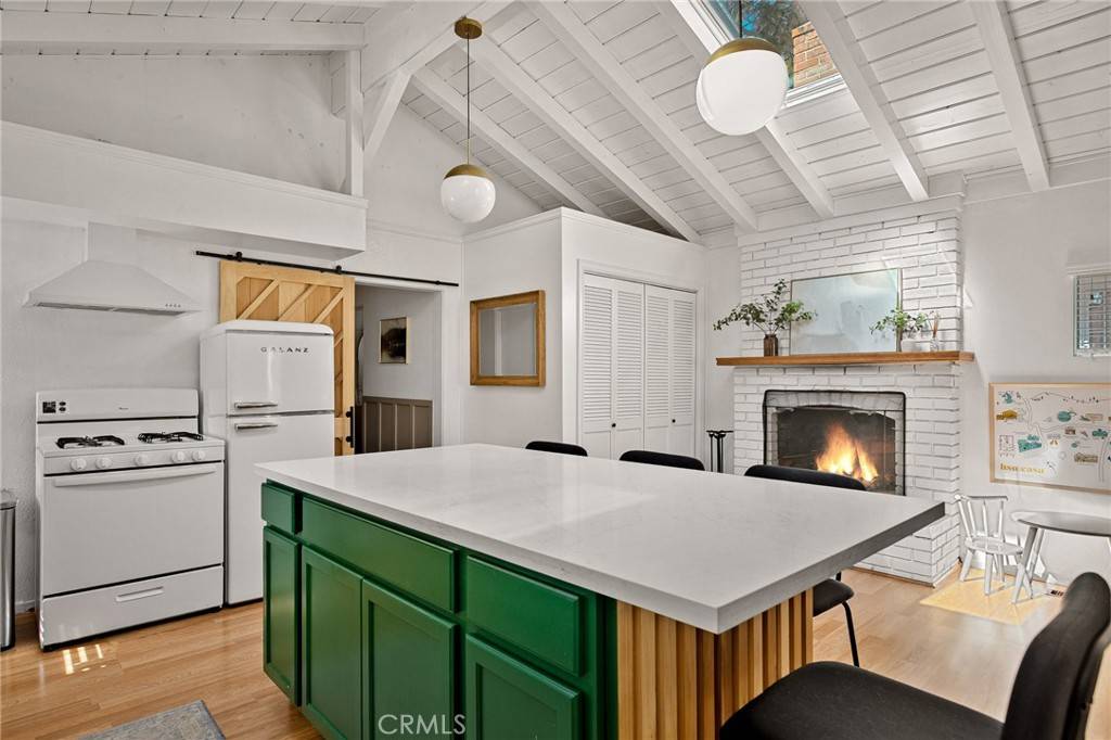Crestline, CA 92325,23119 Balsam LN