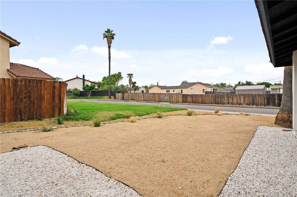 Bloomington, CA 92316,823 W Granada ST