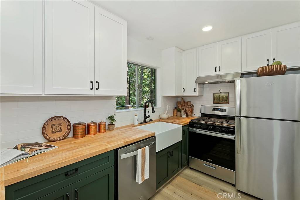 Lake Arrowhead, CA 92352,377 Hillside Road