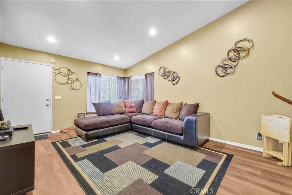 Lake Elsinore, CA 92530,216 Broadway ST
