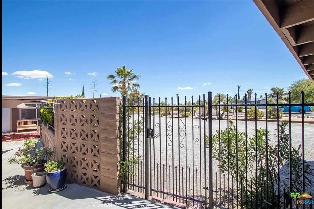 Yucca Valley, CA 92284,7432 Victoria AVE #B