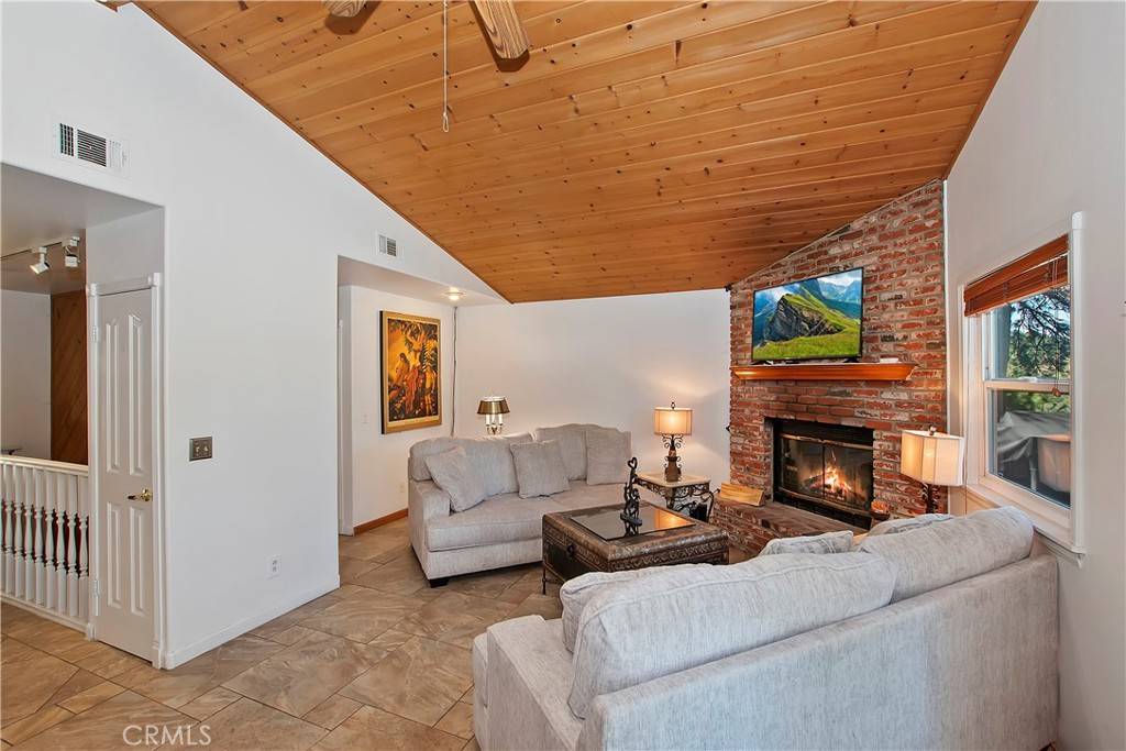 Crestline, CA 92325,395 Wylerhorn DR