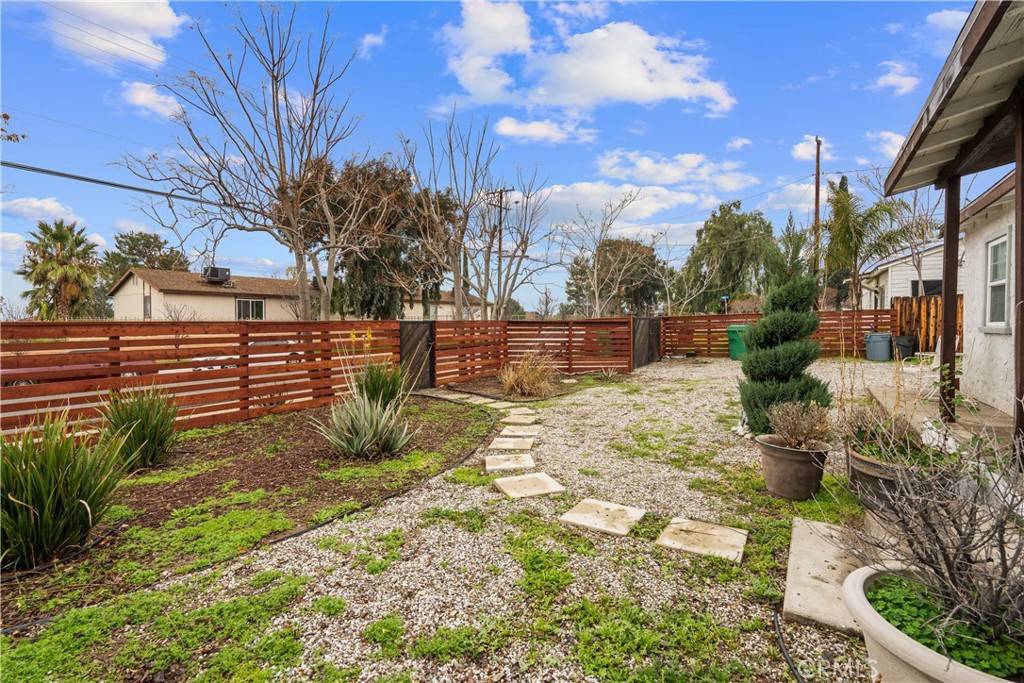 Banning, CA 92220,625 E Theodore ST