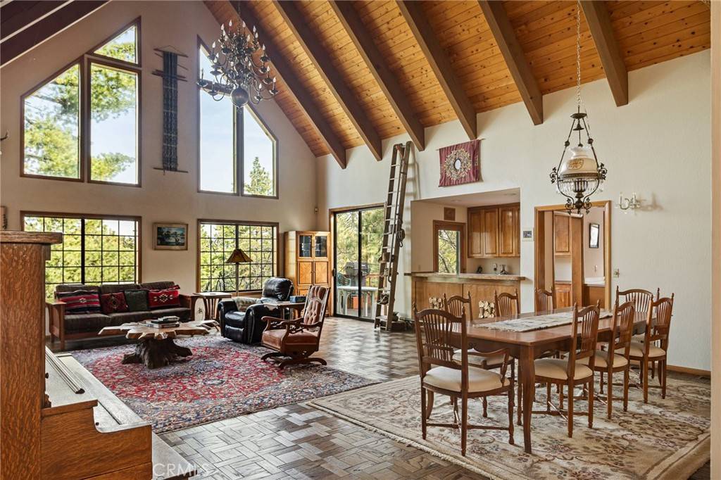 Running Springs, CA 92382,32424 Snowshoe LN