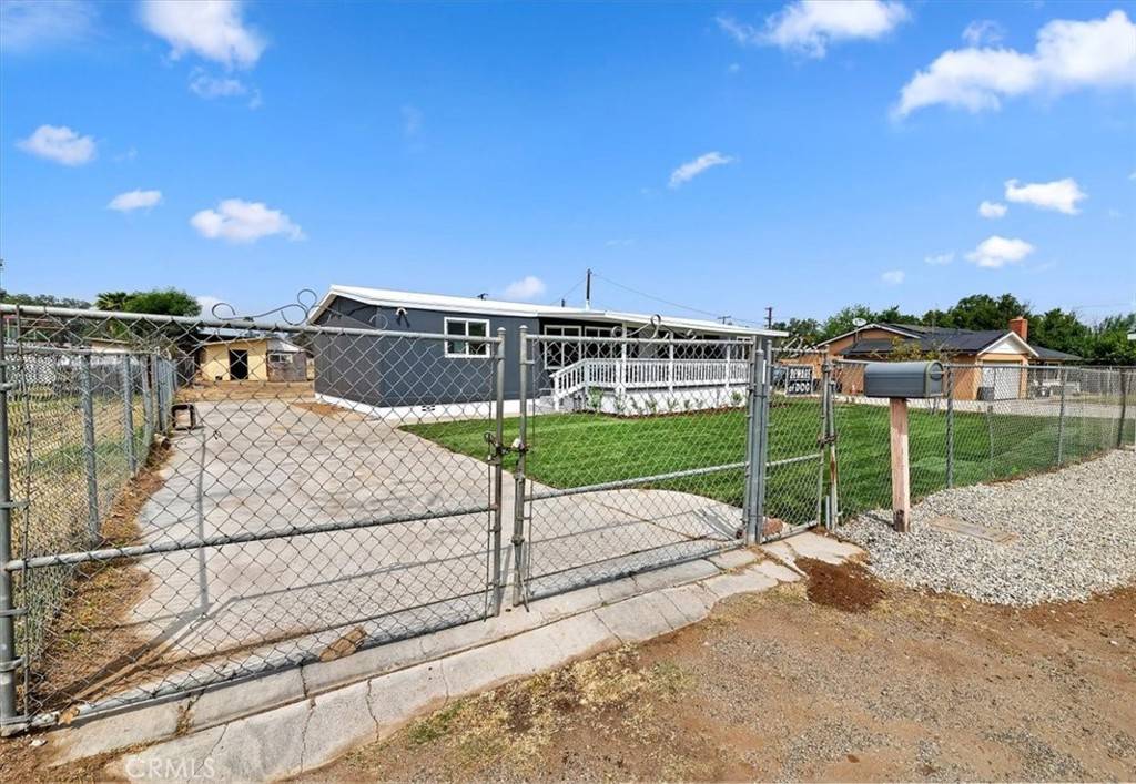 Jurupa Valley, CA 92509,5145 Poinsetta PL