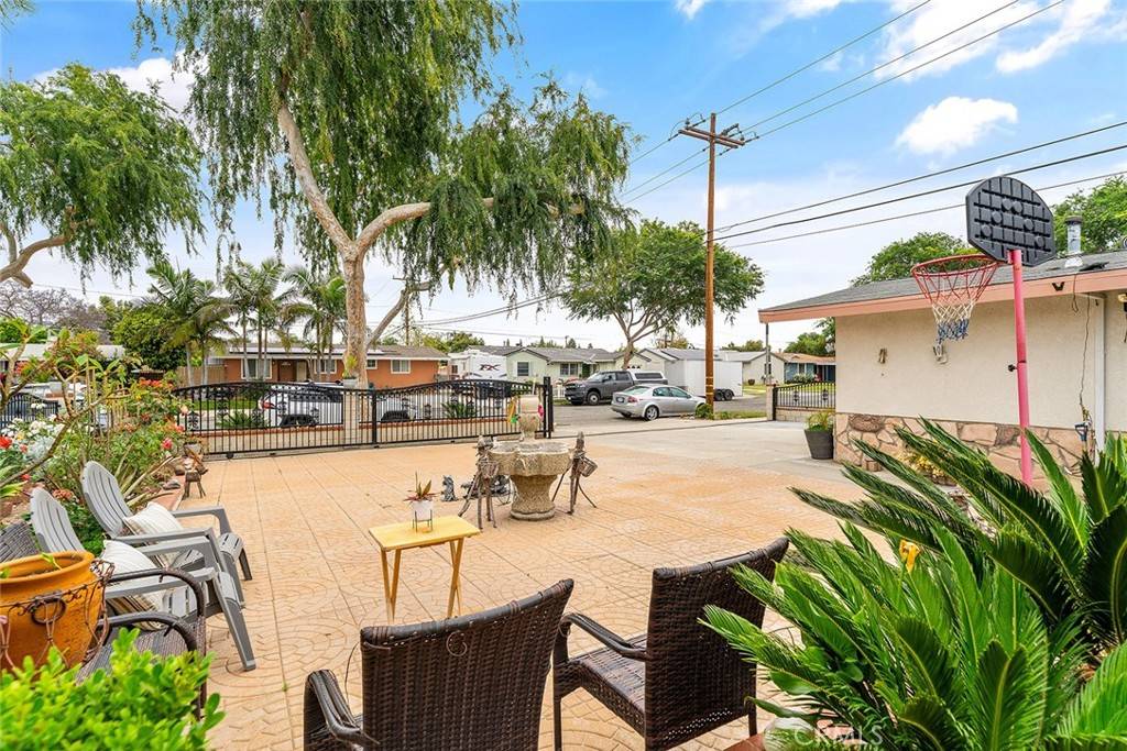 Fullerton, CA 92833,1700 W Elm AVE