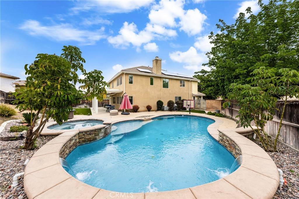 Corona, CA 92883,25149 Dogwood CT