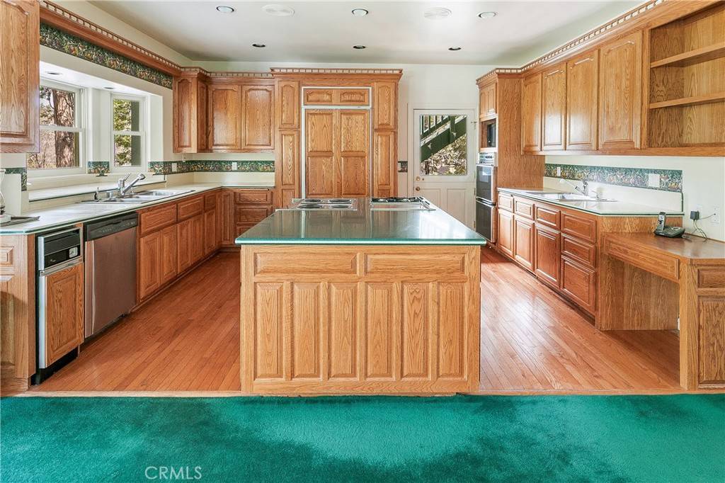Lake Arrowhead, CA 92352,109 S Fairway DR