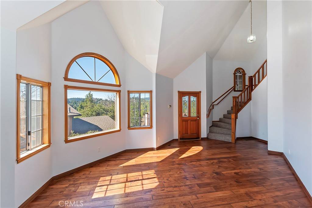 798 Crown DR Lake Arrowhead, CA 92352