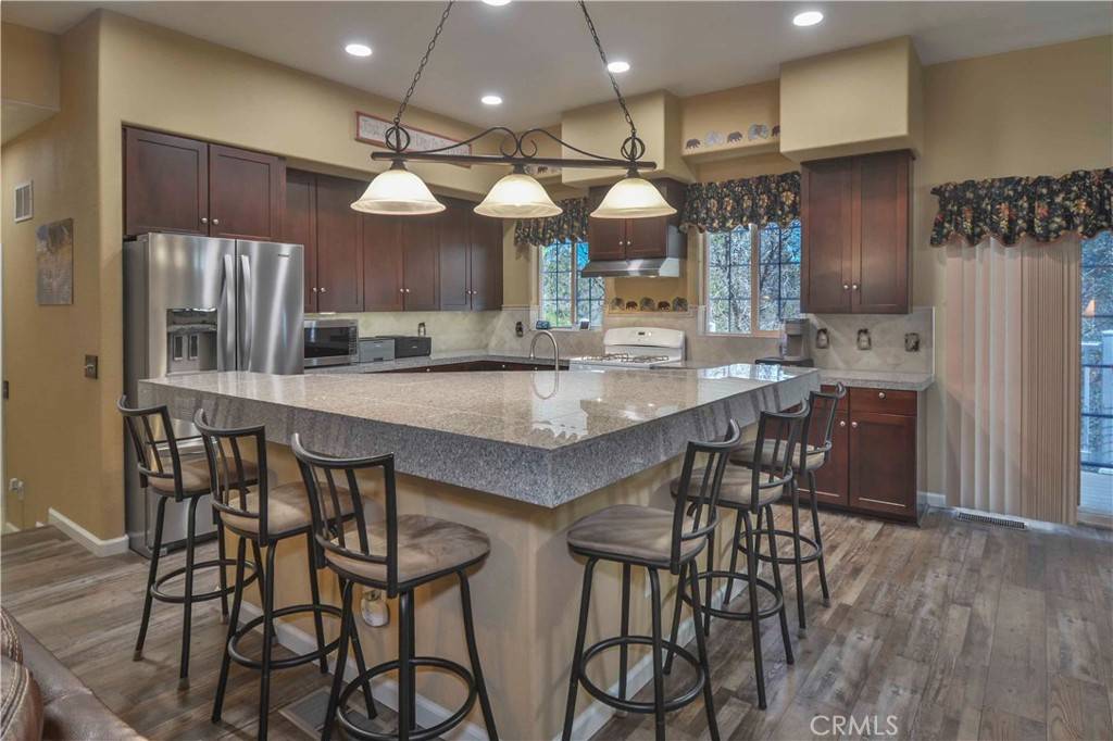 949 Inspiration DR Lake Arrowhead, CA 92352