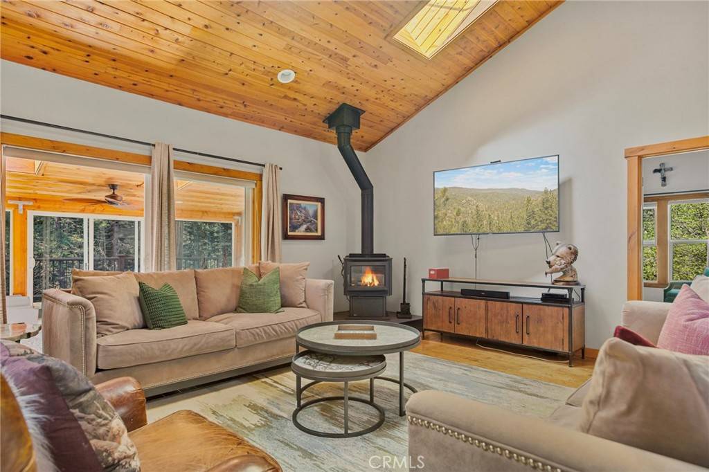 Blue Jay, CA 92317,523 Dogwood Canyon RD