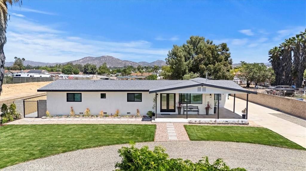 Norco, CA 92860,2040 White Horse LN
