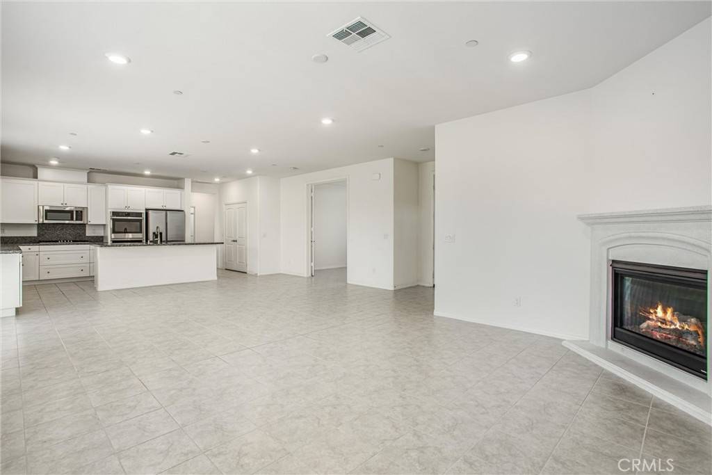 Calimesa, CA 92320,1004 Violet CT