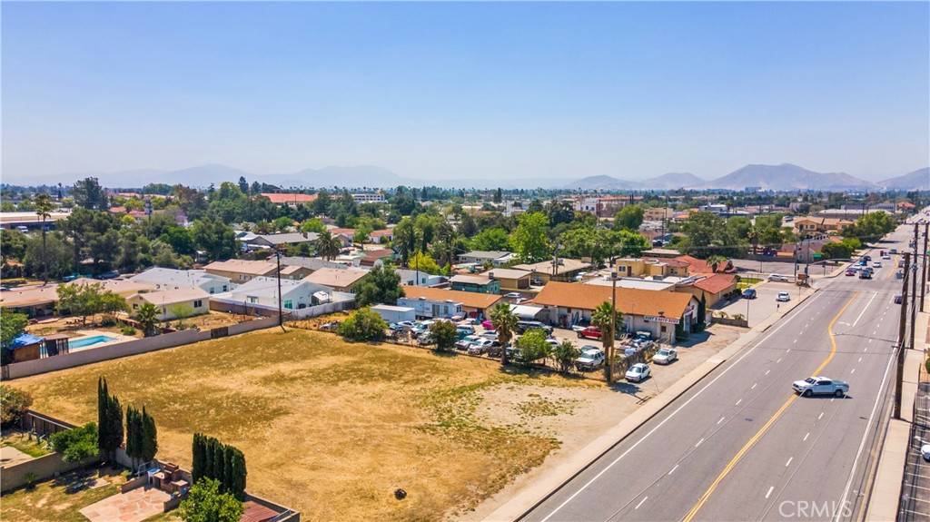 Fontana, CA 92335,8265 Juniper AVE