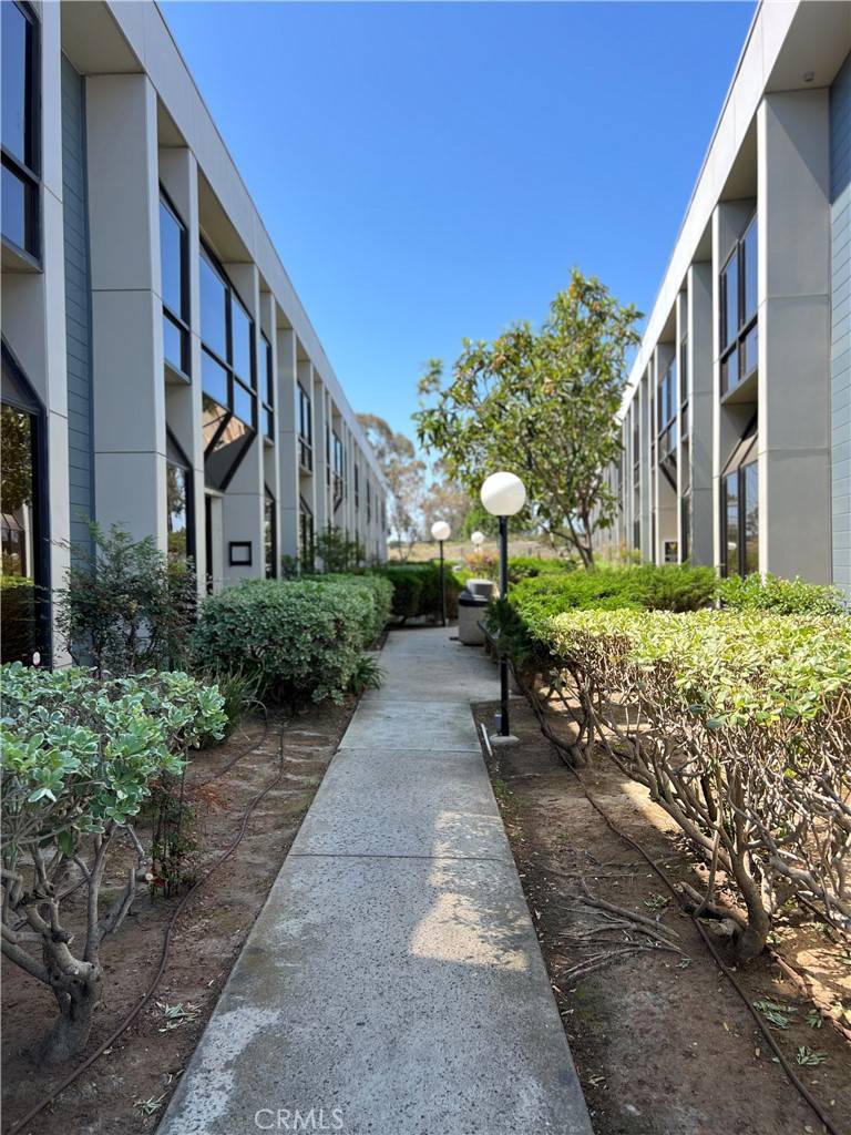 San Diego, CA 92123,4540 Kearny Villa RD #204