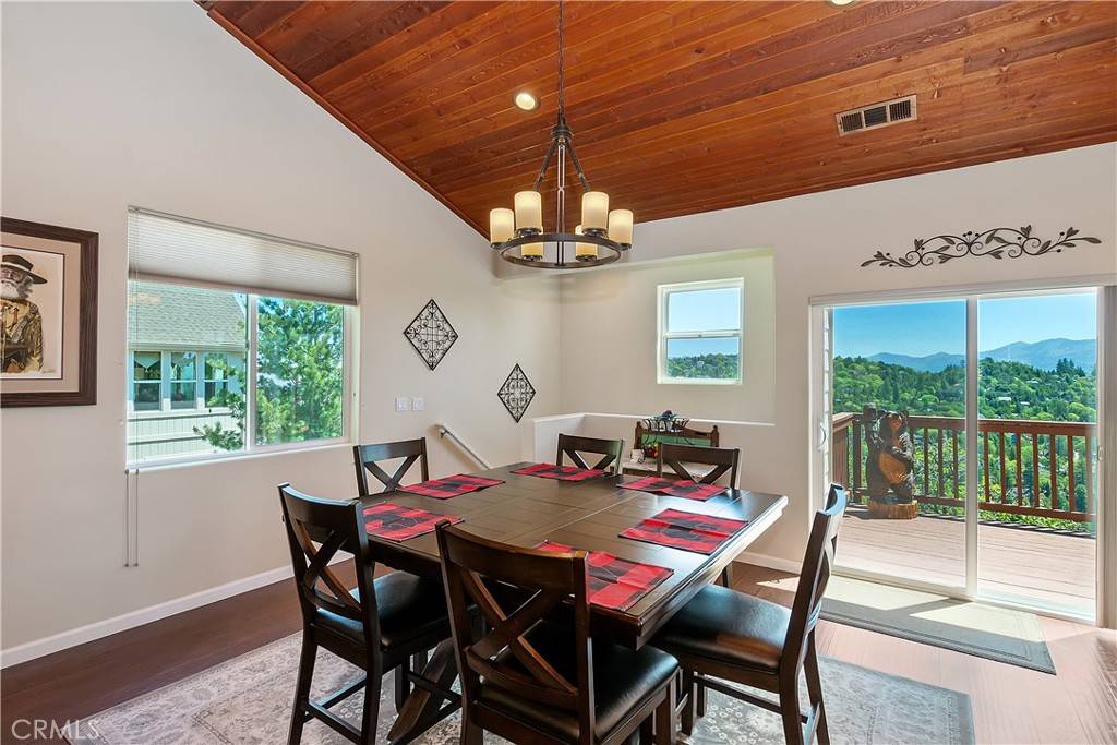 Lake Arrowhead, CA 92352,935 Madera LN