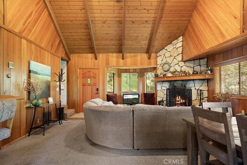 267 Pioneer RD Lake Arrowhead, CA 92317