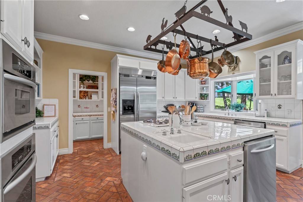 Lake Arrowhead, CA 92352,699 Brentwood DR