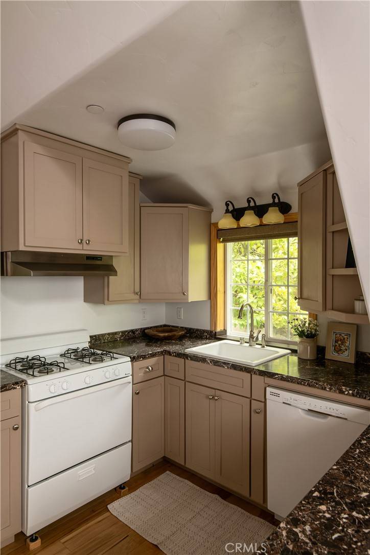 313 John Muir RD Lake Arrowhead, CA 92352