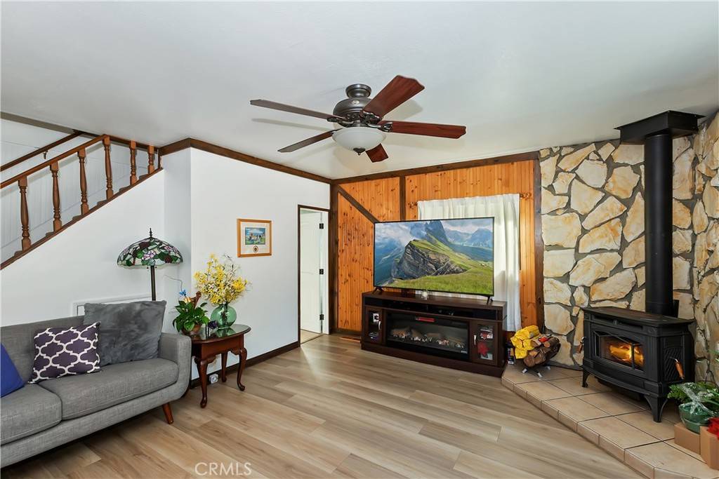 Crestline, CA 92325,22771 Fir LN