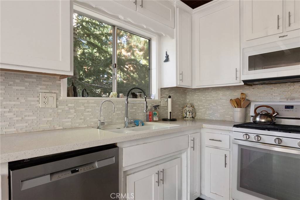 316 Pioneer RD Lake Arrowhead, CA 92352