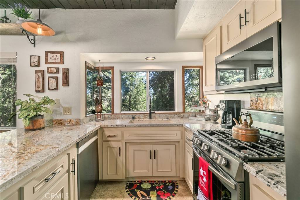 Crestline, CA 92325,1213 Jungfrau DR