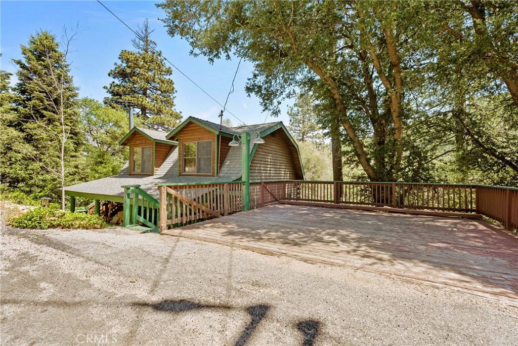 Crestline, CA 92325,379 Dorn DR