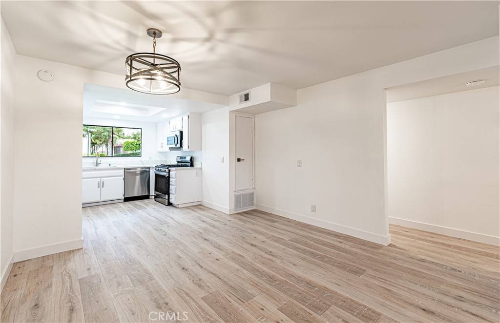 Santa Ana, CA 92701,611 W 1st ST #101