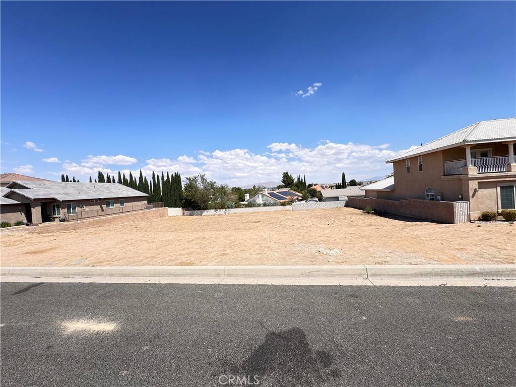 Victorville, CA 92395,13145 Autumn Leaves AVE