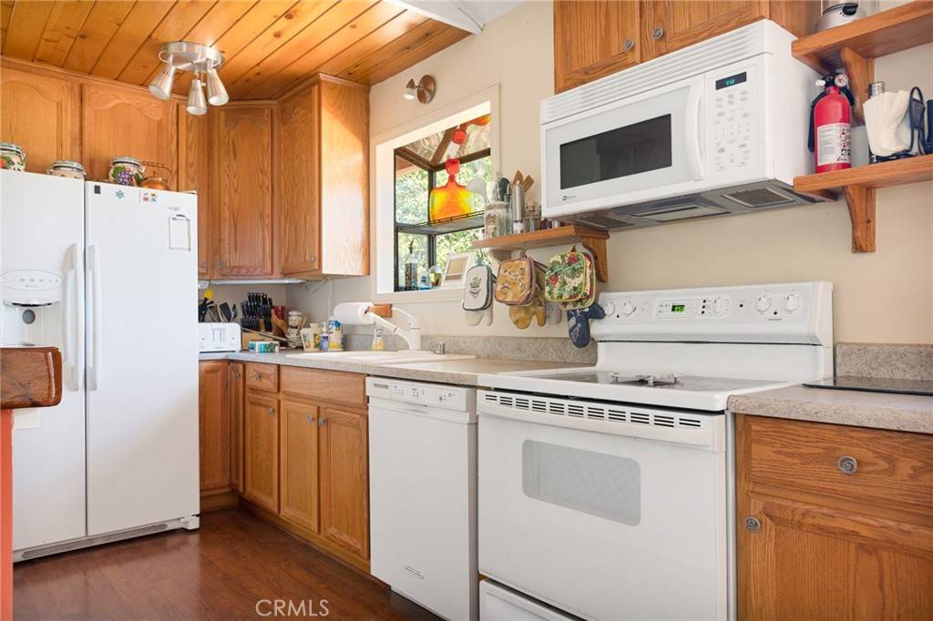 30400 Live Oak DR Running Springs, CA 92382