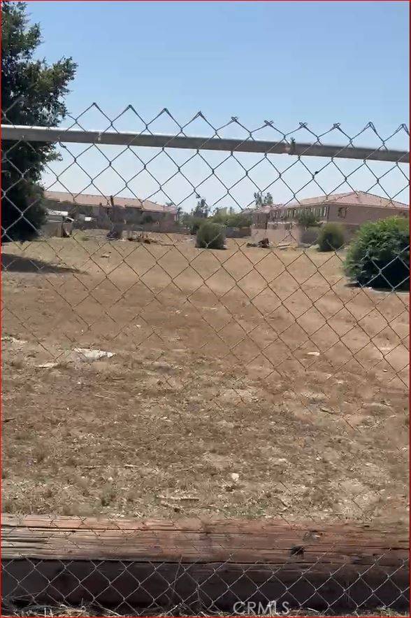 Fontana, CA 92335,8566 Cypress AVE