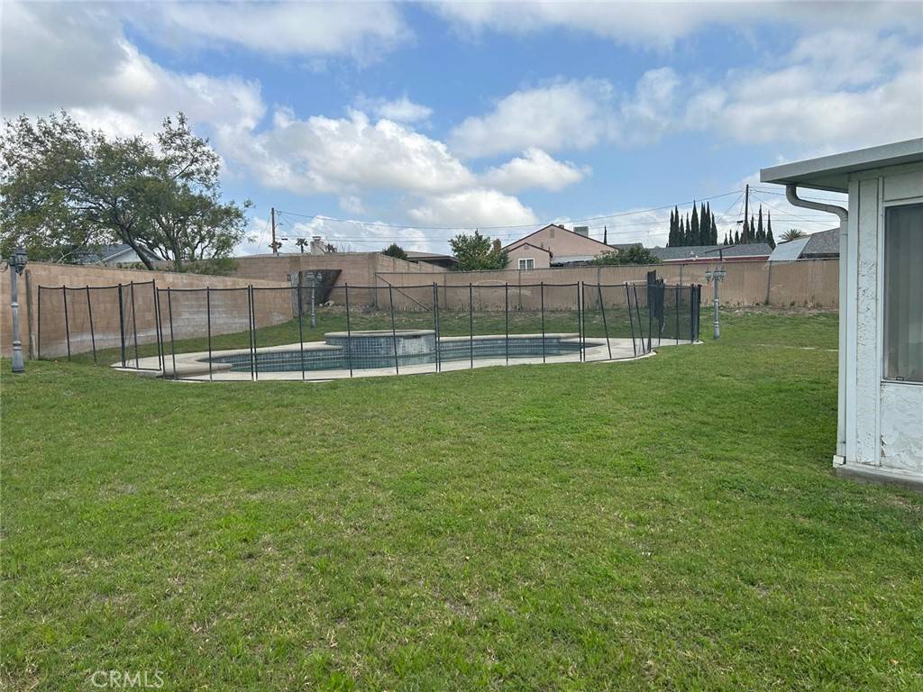 Fontana, CA 92335,9050 Dumond DR