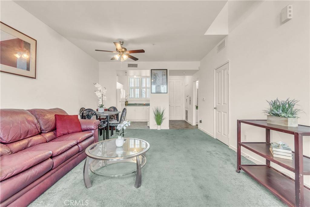 Los Angeles, CA 90044,8021 S Vermont AVE #36